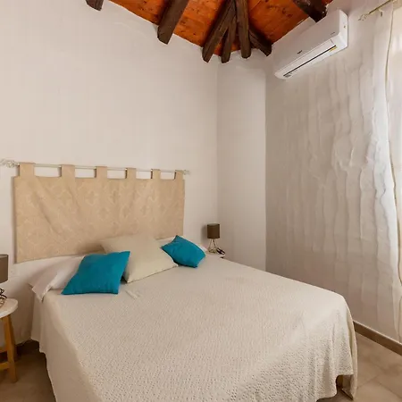 Tatil Evi Spacious In La Ciaccia Near Sea *
