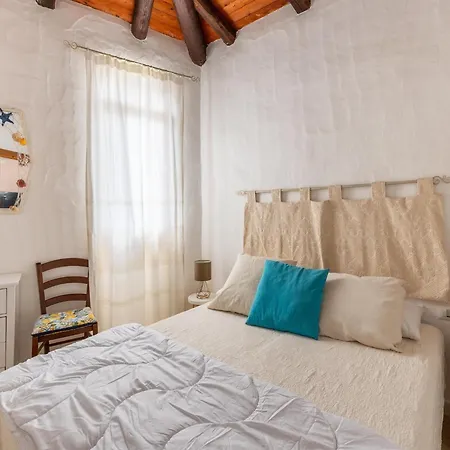 Casa de Férias Spacious In La Ciaccia Near Sea